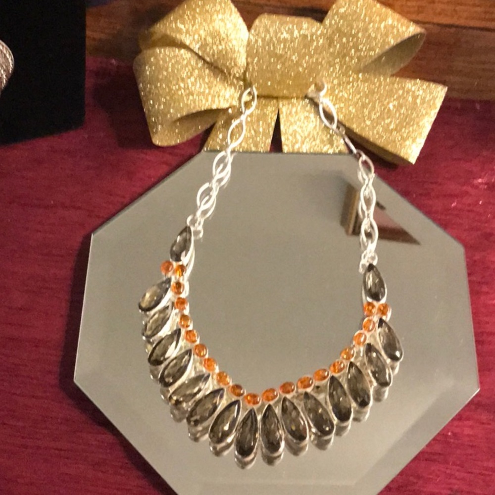 Look amazing in this beautiful statement necklace!